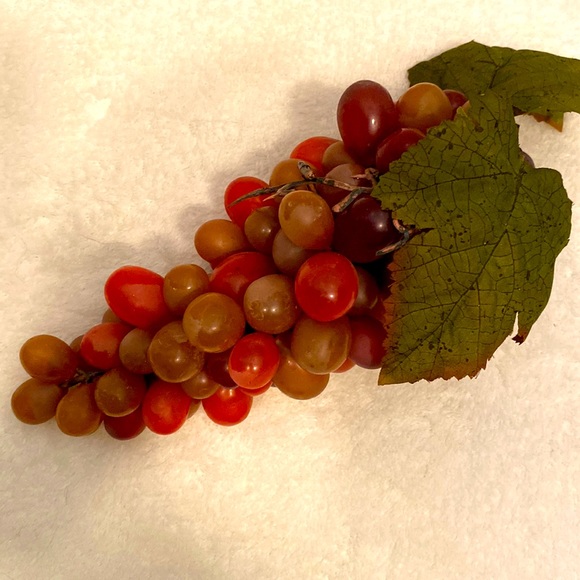 1 LEFT!!!🆕RAZ: Artificial grapes 🍇- Burgundy, Light Brown and Cherry - Picture 1 of 3